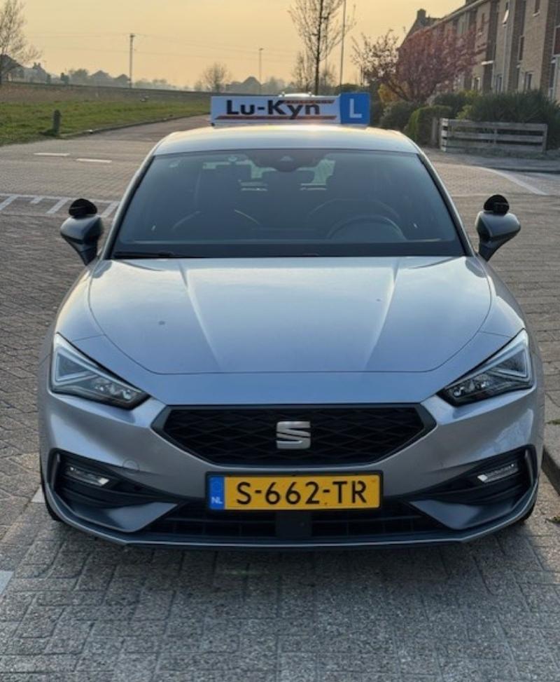 Handgeschakelde Seat van Rijschool Lu-kyn Den Helder
