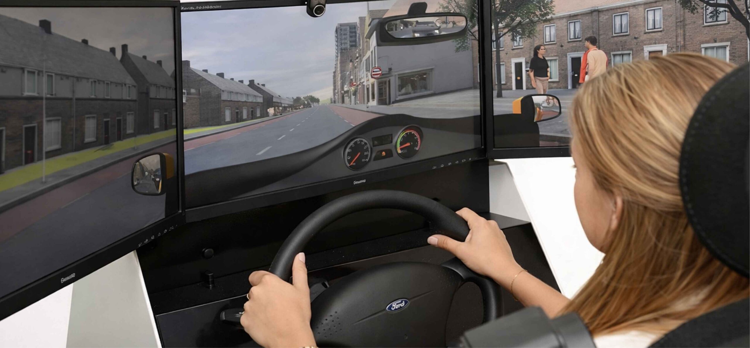 een meisje die de rijsimulator gebruik